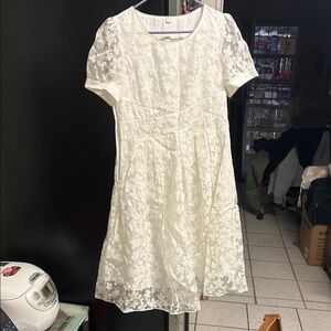 Chic White Floral Lace Midi Dress